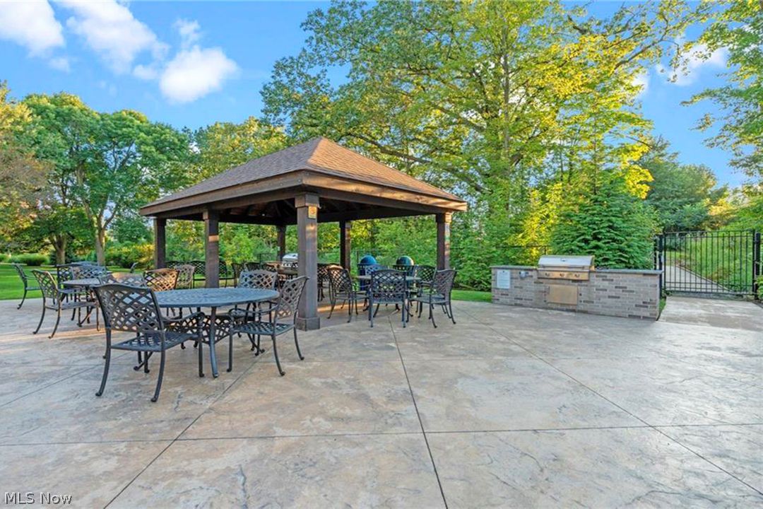 2112 Acacia Park Drive Lyndhurst OH 44124