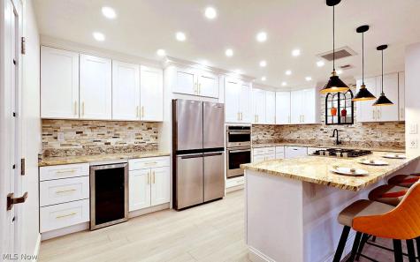 2112 Acacia Park Drive Lyndhurst OH 44124
