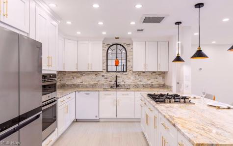 2112 Acacia Park Drive Lyndhurst OH 44124