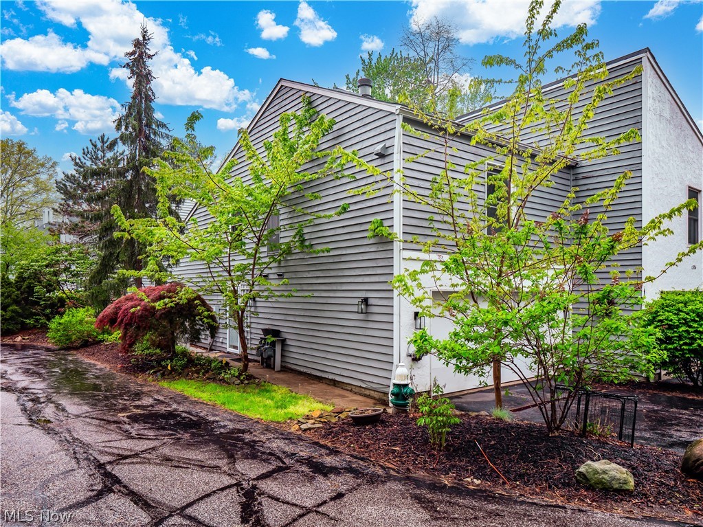1378 Patti Park Westlake OH 44145