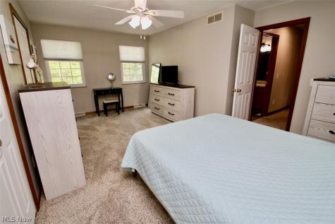 37575 Ocean Reef Willoughby OH 44094