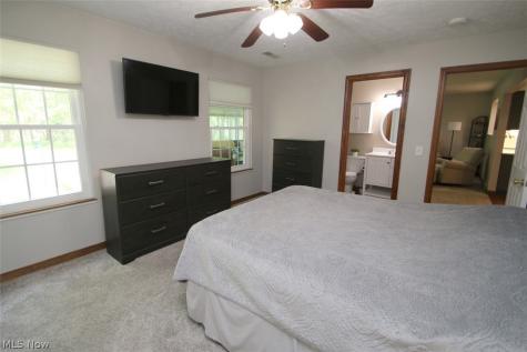 37575 Ocean Reef Willoughby OH 44094