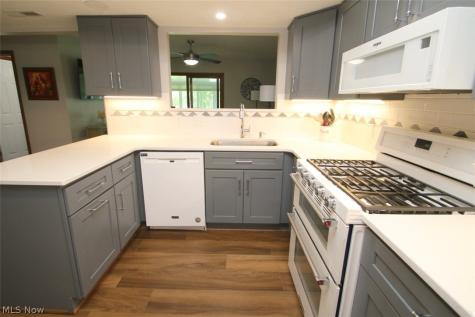 37575 Ocean Reef Willoughby OH 44094