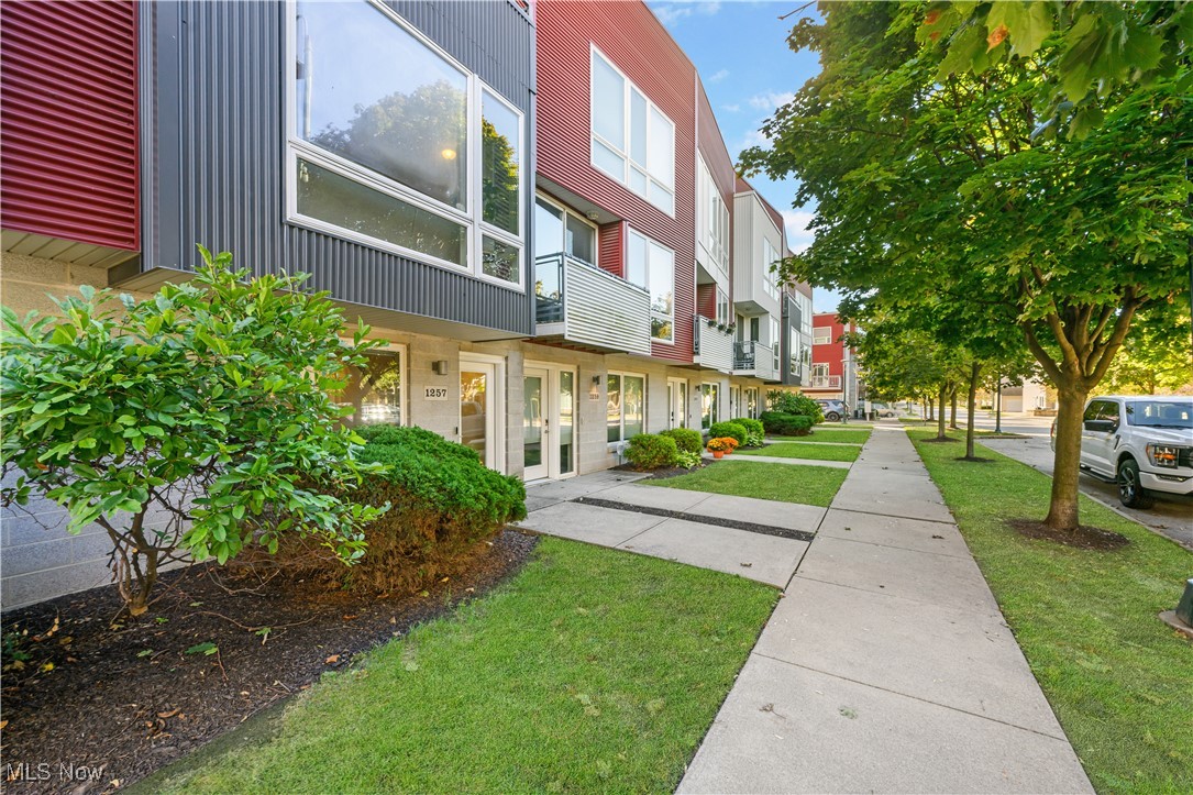 1257 W 74th Street Cleveland OH 44102