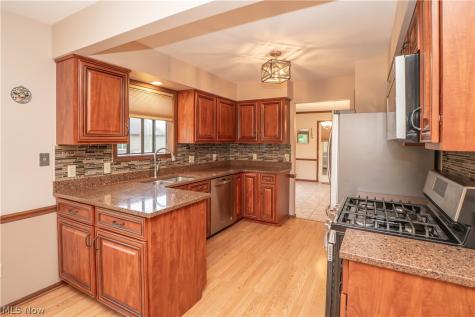 60 Picadilly Court Kent OH 44240