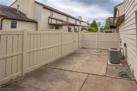 60 Picadilly Court Kent OH 44240