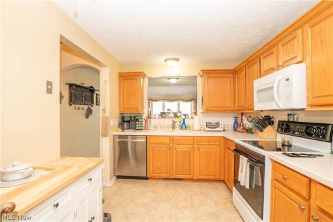 1643 Southpointe Circle NE Canton OH 44714