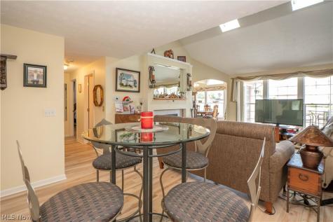 1643 Southpointe Circle NE Canton OH 44714