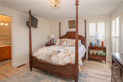 1643 Southpointe Circle NE Canton OH 44714