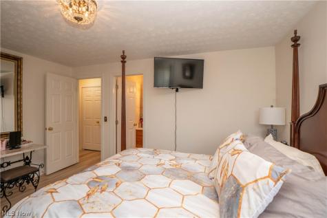 1643 Southpointe Circle NE Canton OH 44714