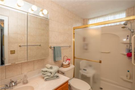1643 Southpointe Circle NE Canton OH 44714