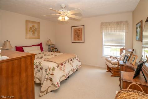 1643 Southpointe Circle NE Canton OH 44714