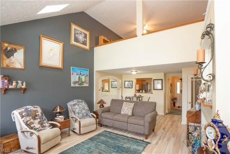 1643 Southpointe Circle NE Canton OH 44714