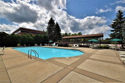 200 Fox Hollow Drive Mayfield Heights OH 44124