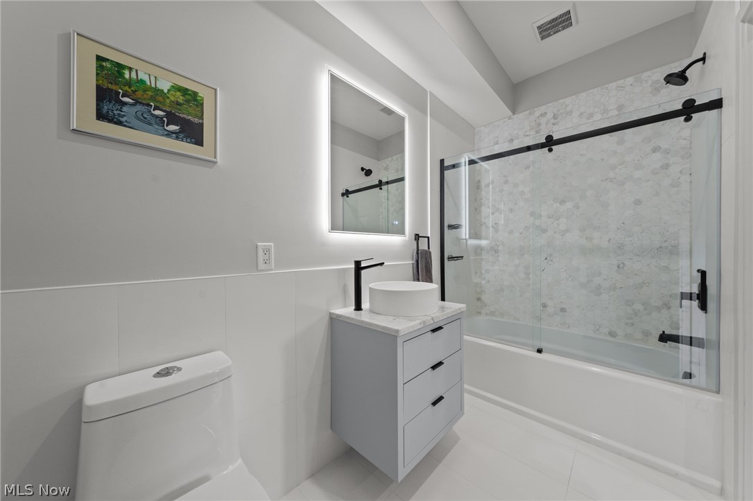 3111 Vine Court Cleveland OH 44113