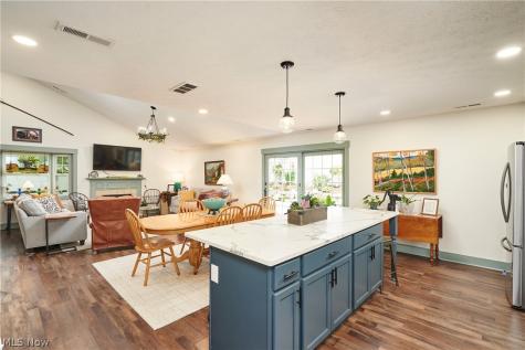 885 Kenton Court Akron OH 44313