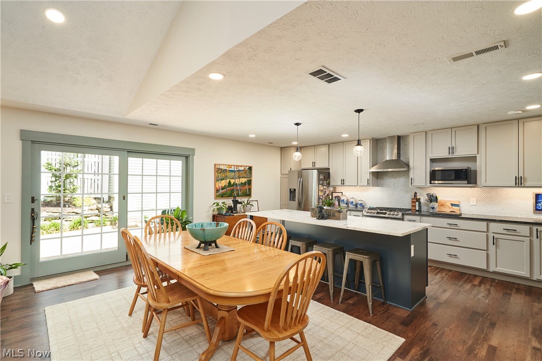885 Kenton Court Akron OH 44313