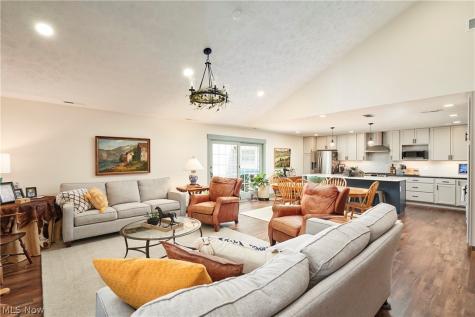 885 Kenton Court Akron OH 44313