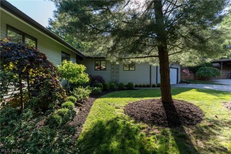 6782 Windward Hills Drive Brecksville OH 44141