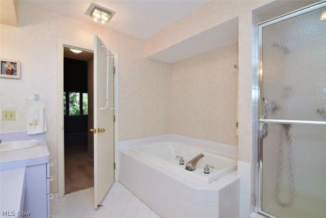 16 Chelsea Court Beachwood OH 44122