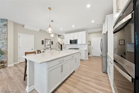 690 Harbour Town Court Avon Lake OH 44012