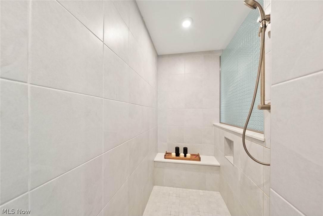 690 Harbour Town Court Avon Lake OH 44012