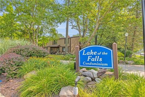 26636 Lake Of The Falls Road Olmsted Falls OH 44138