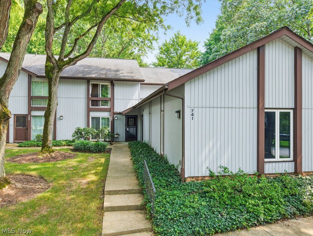 741 Pipes Court Sagamore Hills OH 44067