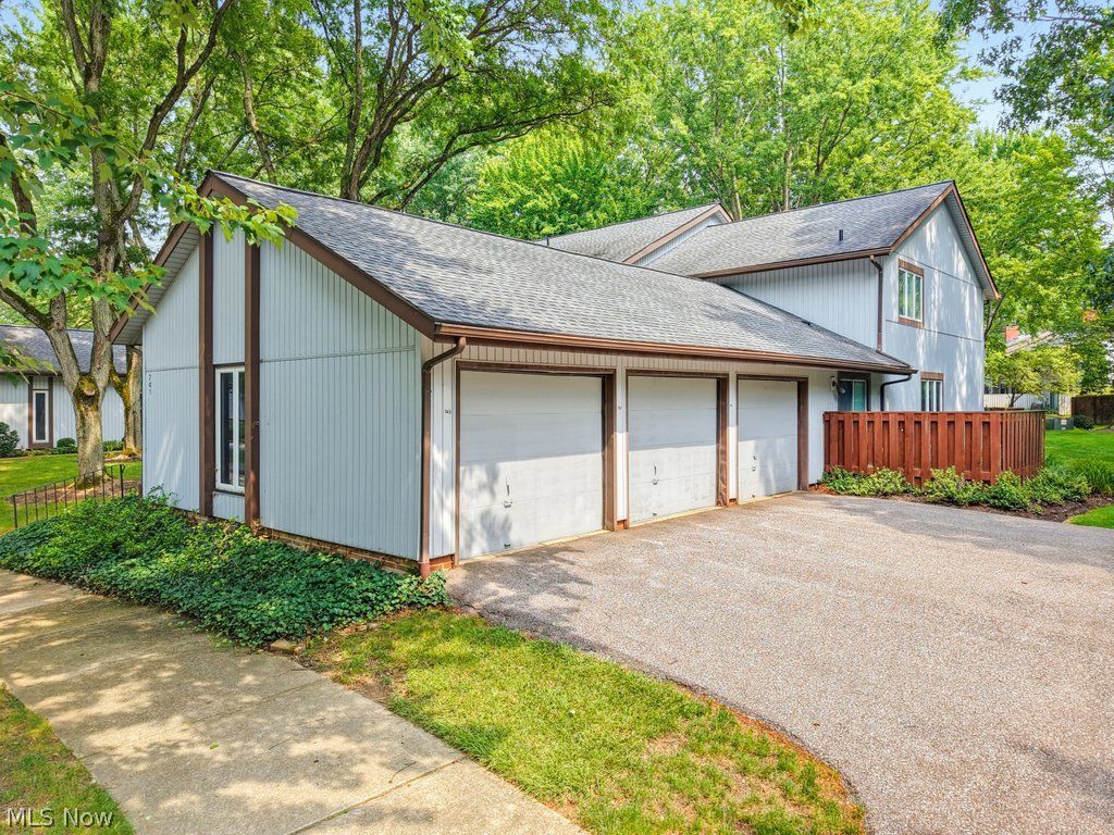 741 Pipes Court Sagamore Hills OH 44067