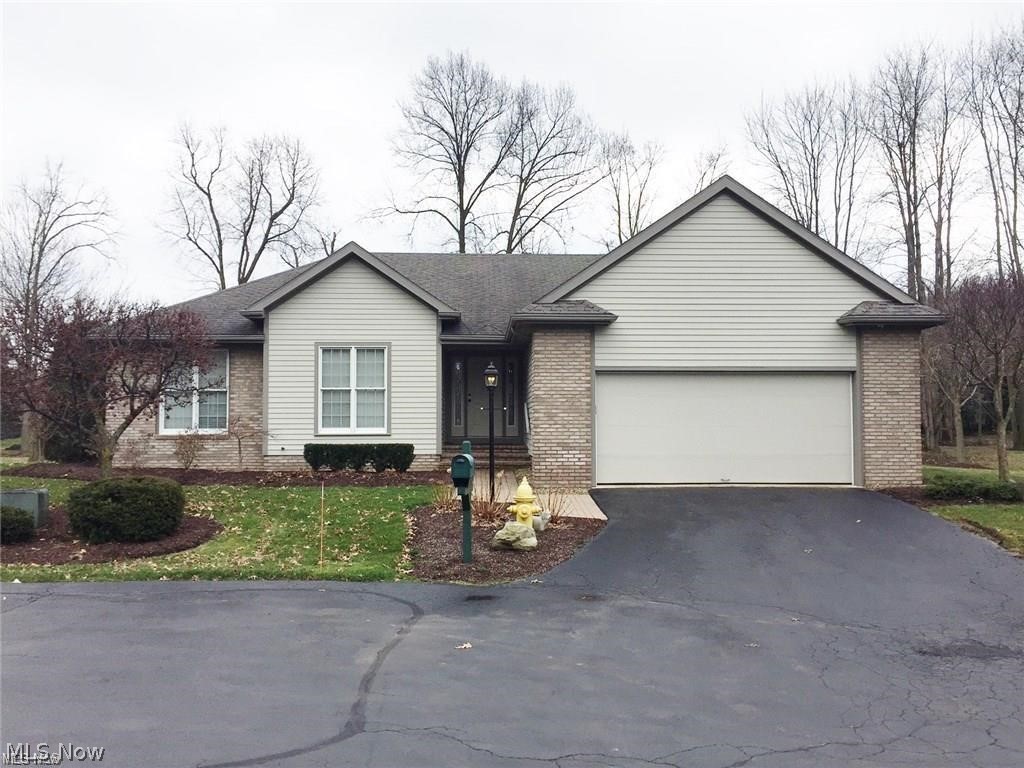 17 Masters Court NE Warren OH 44484