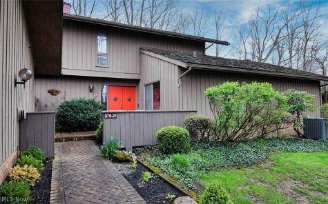 570-21 Russet Woods Lane Aurora OH 44202