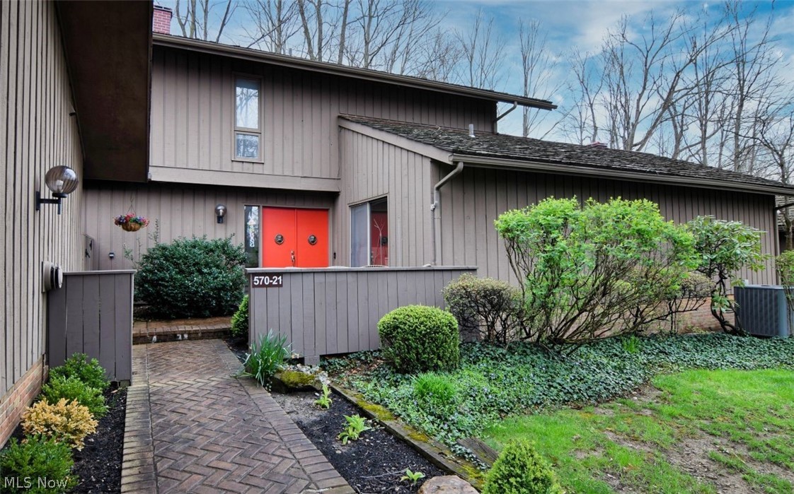 570-21 Russet Woods Lane Aurora OH 44202