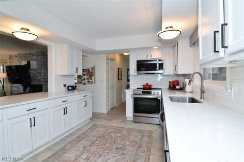 570-21 Russet Woods Lane Aurora OH 44202
