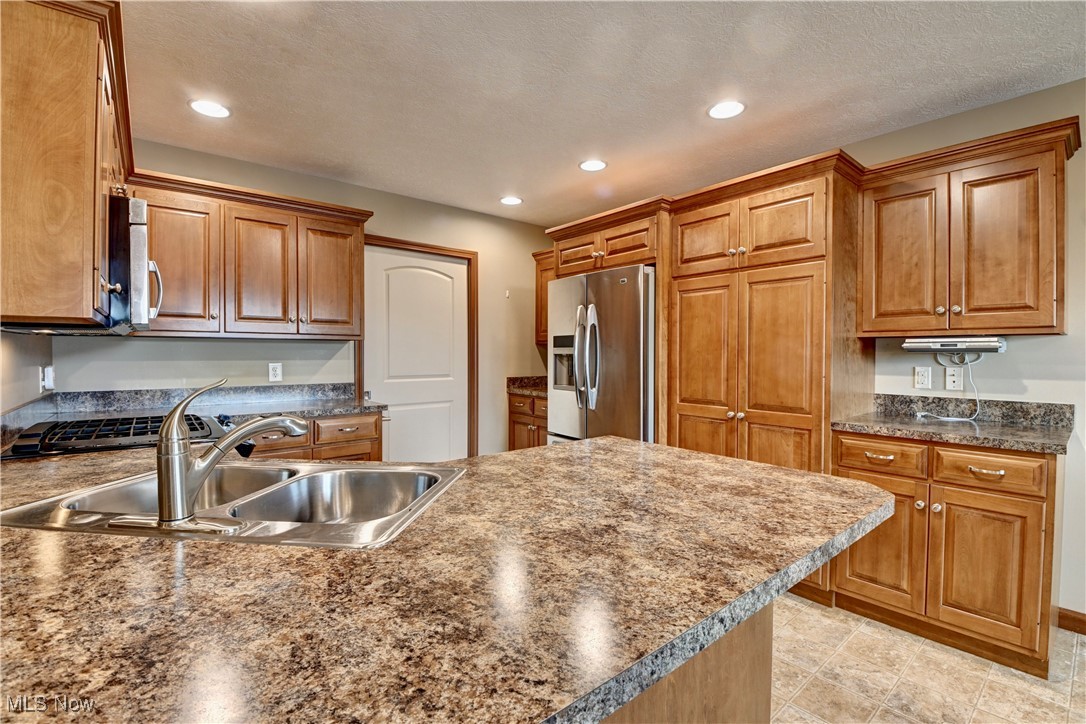 2761 Cove Lane Millersburg OH 44654