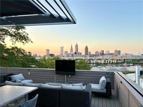 2040 W 11 Place Cleveland OH 44113