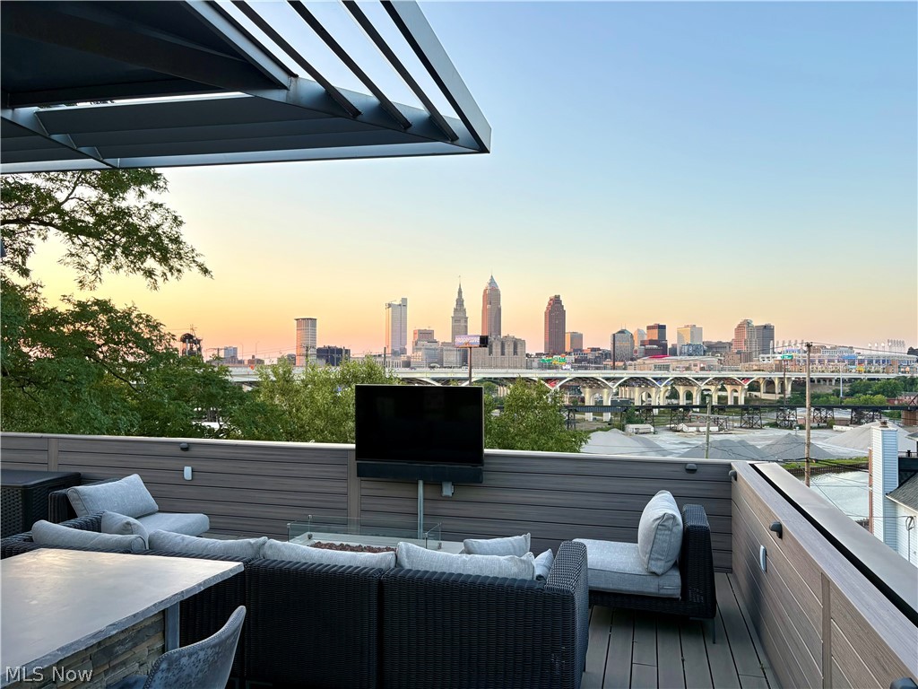2040 W 11 Place Cleveland OH 44113