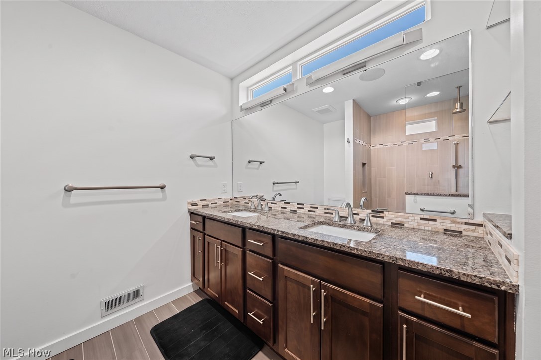 2040 W 11 Place Cleveland OH 44113