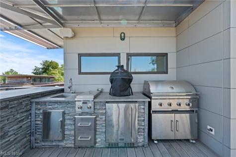 2040 W 11 Place Cleveland OH 44113