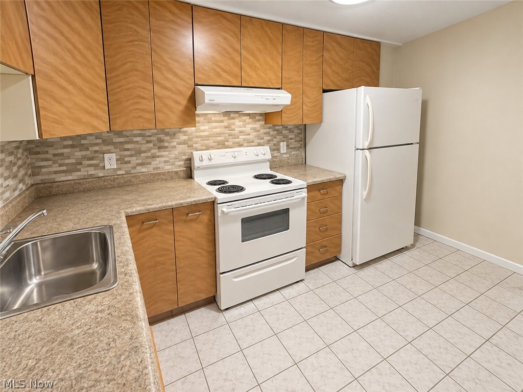 12520 Edgewater Drive Lakewood OH 44107