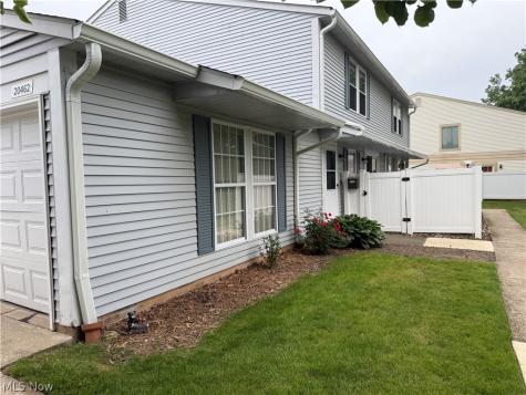 20462 Williamsburg Court Middleburg Heights OH 44130