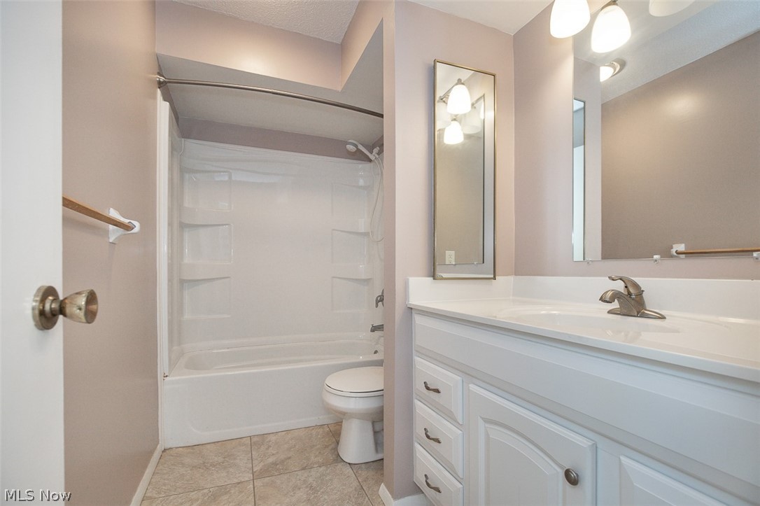 700 Tinkers Lane Sagamore Hills OH 44067