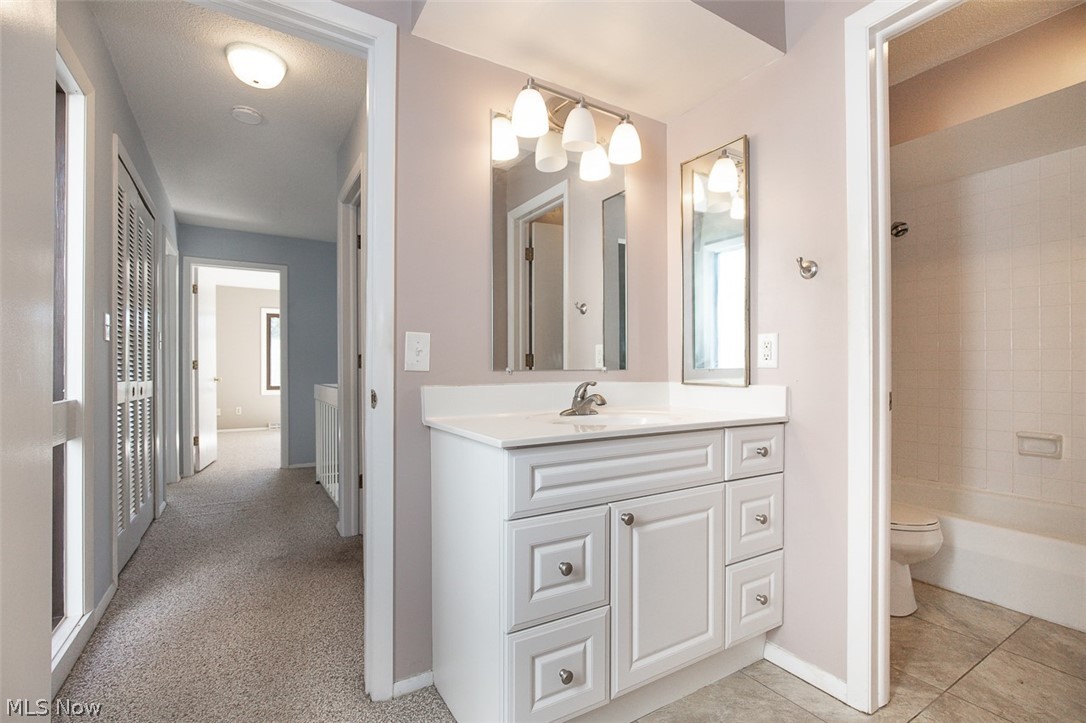 700 Tinkers Lane Sagamore Hills OH 44067