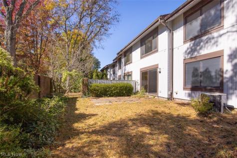 700 Tinkers Lane Sagamore Hills OH 44067