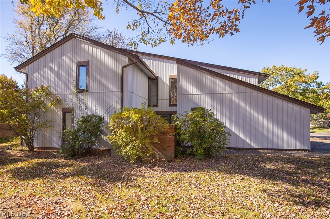 700 Tinkers Lane Sagamore Hills OH 44067