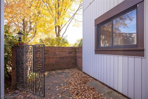 700 Tinkers Lane Sagamore Hills OH 44067