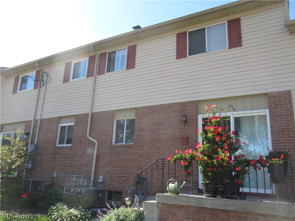 295 Carriage Lane Canfield OH 44406
