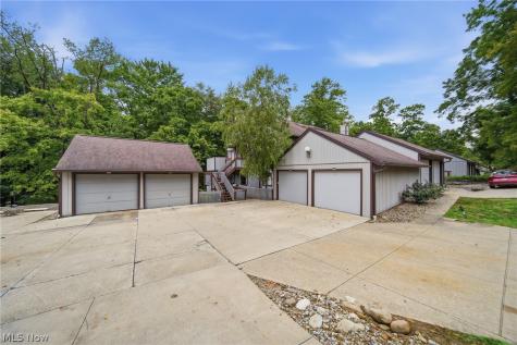2120 Pinebrook Trail Cuyahoga Falls OH 44223
