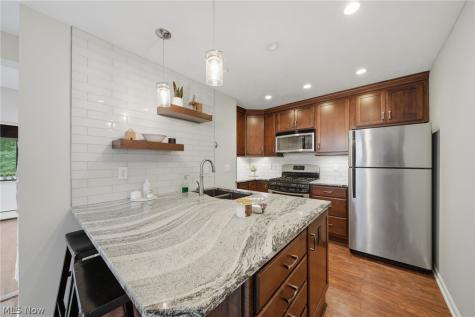 2120 Pinebrook Trail Cuyahoga Falls OH 44223