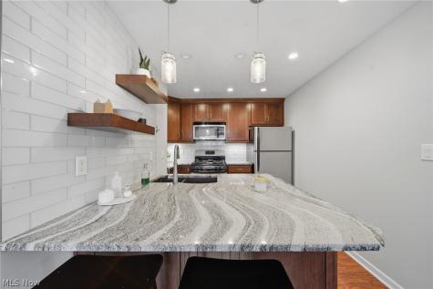 2120 Pinebrook Trail Cuyahoga Falls OH 44223