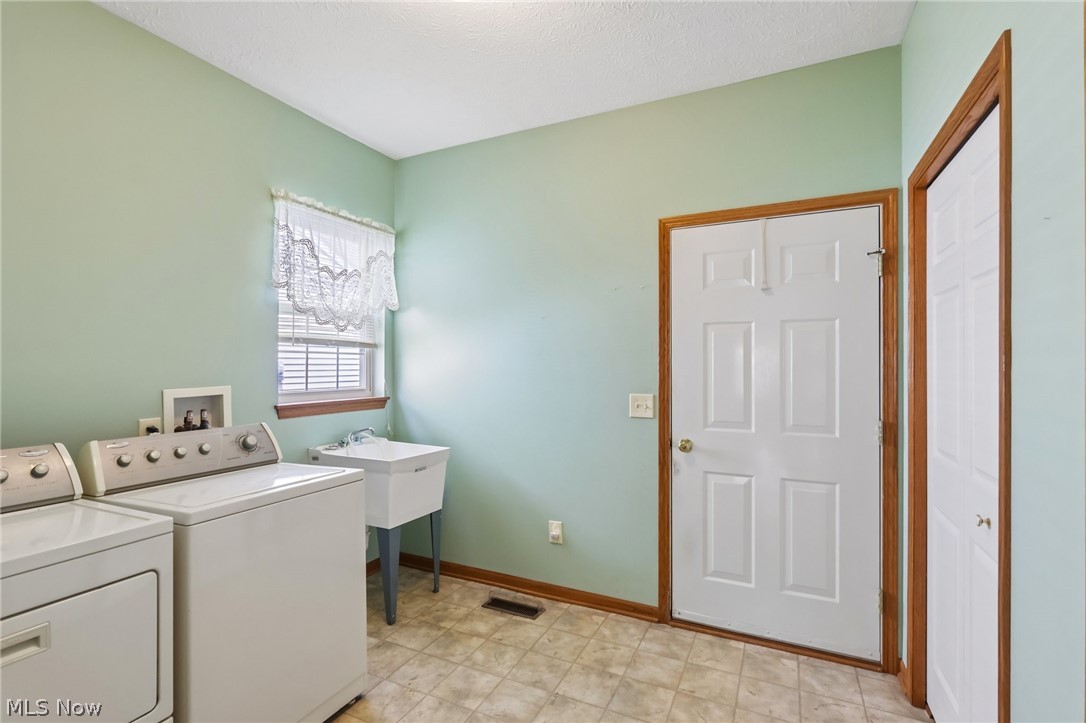 173 Saint Charles Place Elyria OH 44035